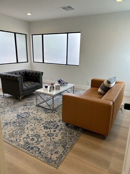 More Photos Of 22157 Clarendon St, Woodland Hills Office Residential For Sale