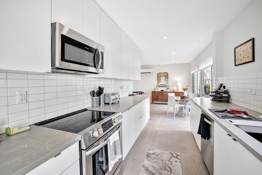 More Photos Of 625 NE 13th Ave, Fort Lauderdale Multifamily For Sale