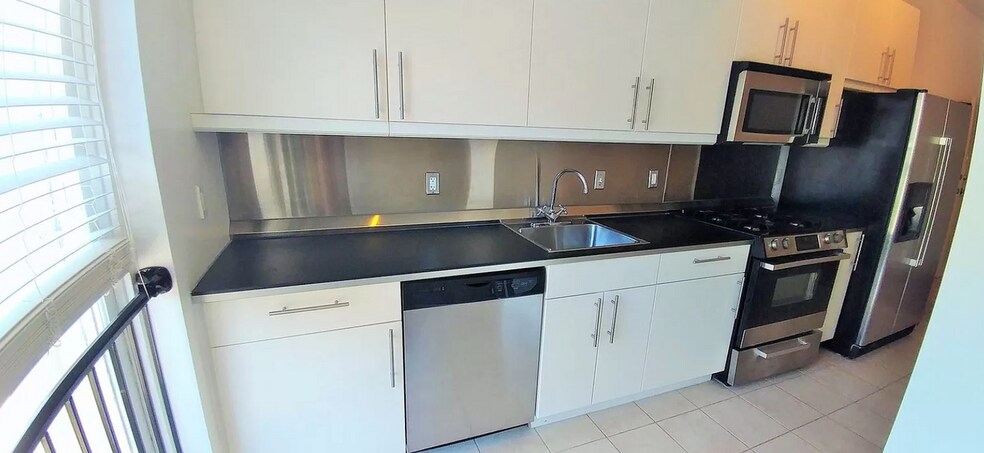 More Photos Of 407 N Charles St, Baltimore Apartments For Lease