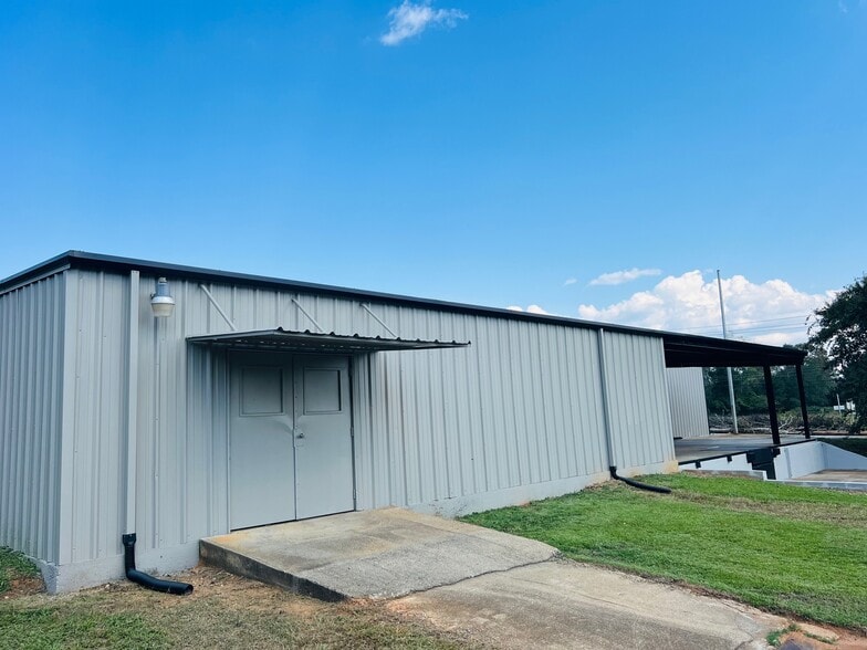 More Photos Of 585 Old Georgia Rd, Moore Warehouse For Lease