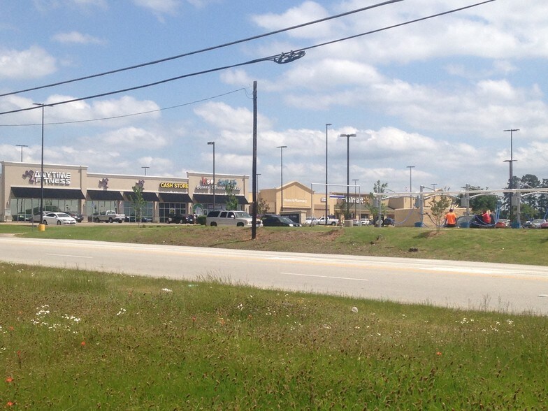 More Photos Of 711 Estes Dr, Longview Freestanding For Lease