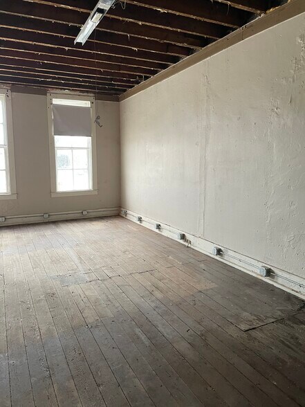 More Photos Of 60-64 Saline St, Petersburg Storefront Retail Residential For Sale