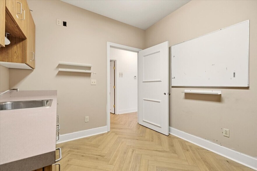 More Photos Of 1684 Venture Dr, Mount Vernon Office For Sale