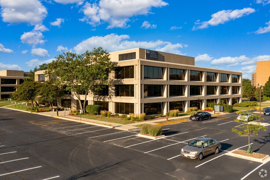 Primary Photo Of 4200 Commerce Ct, Lisle Coworking Space