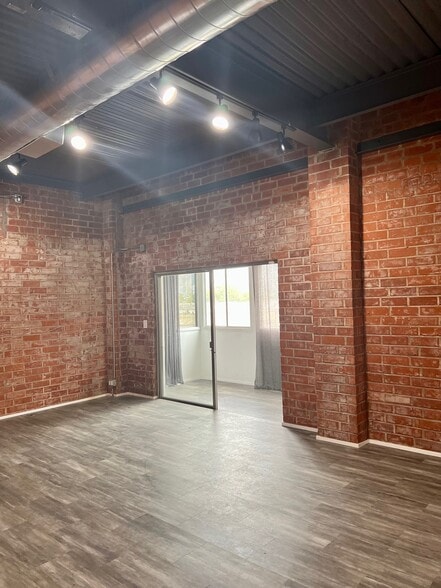 More Photos Of 7451-7465 Beverly Blvd, Los Angeles Loft Creative Space For Lease