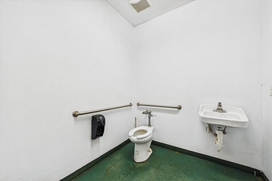 More Photos Of 255 Sorenson Rd, Redcrest Industrial For Sale