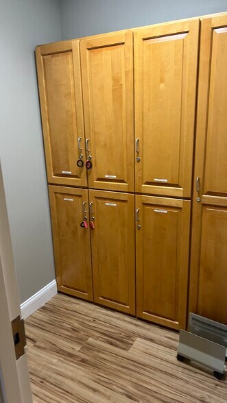 More Photos Of 561 Cranbury Rd, East Brunswick Medical For Sale