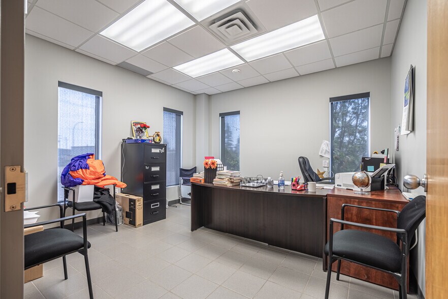 More Photos Of 6006 53 Av, Lloydminster Warehouse For Sale