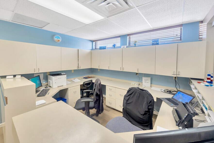 More Photos Of 13644 Walsingham Rd, Largo Medical For Lease