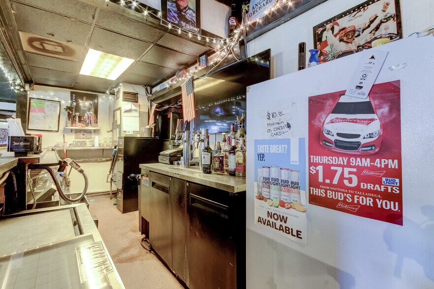 More Photos Of 5402 W US Highway 92, Plant City Bar For Sale