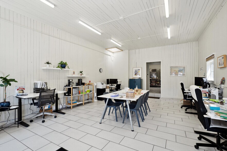 More Photos Of 1015 Howard Ave, San Mateo Service For Sale