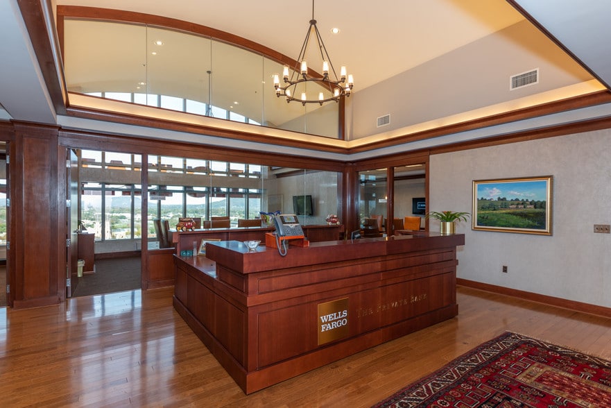 More Photos Of 10 S Jefferson St, Roanoke Office For Lease