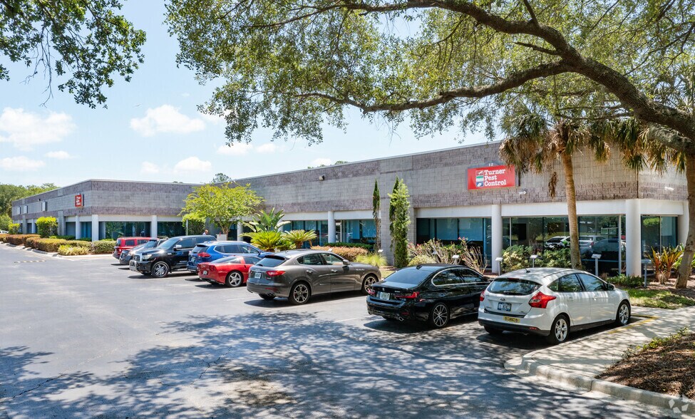 More Photos Of 8400 Baymeadows Way, Jacksonville Showroom For Lease