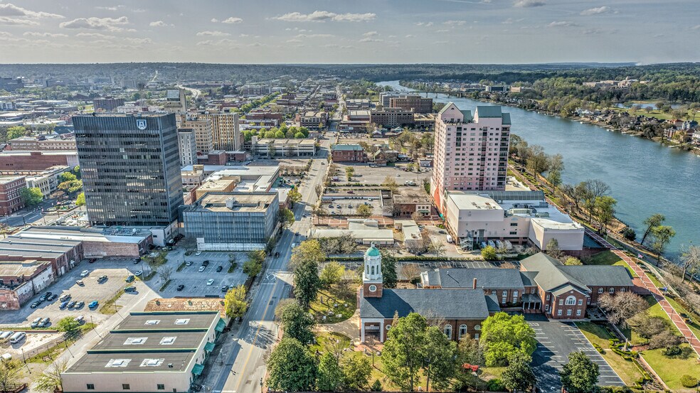 More Photos Of 15 7th St, Augusta Restaurant For Sale