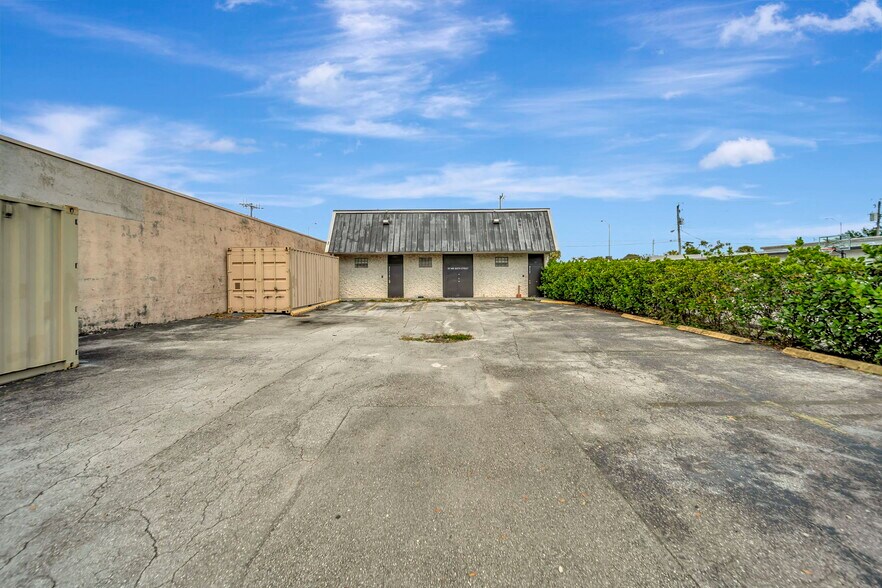 More Photos Of 67 NW 166th St, North Miami Beach Warehouse For Sale