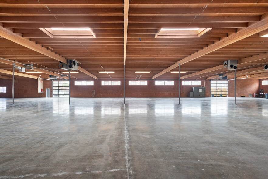 More Photos Of 13130 Yukon Ave, Hawthorne Research And Development For Sale