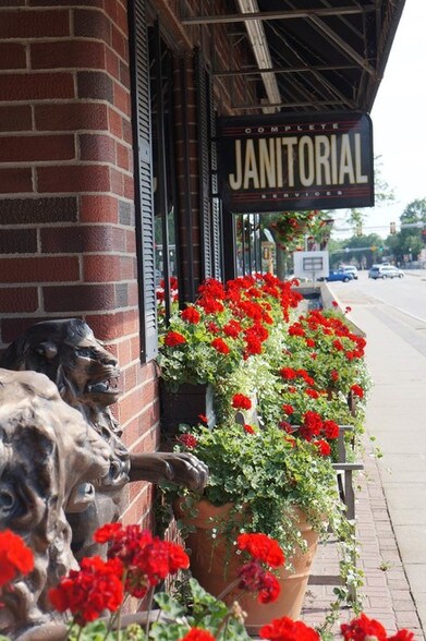 More Photos Of 2040 N Ferry St, Anoka Office For Sale