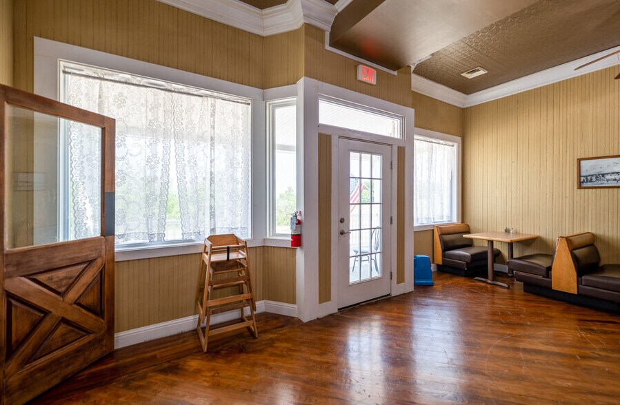 More Photos Of 4634 Highway 185, New Haven Freestanding For Sale