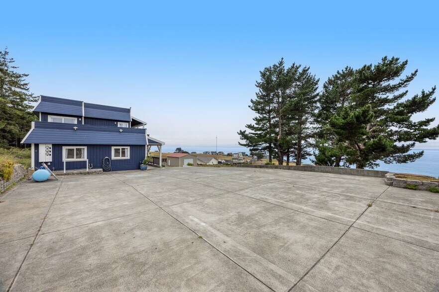 More Photos Of 129 Lower Pacific Dr, Whitethorn General Retail For Sale