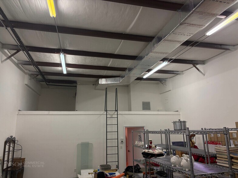 More Photos Of 1891 Porter Lake Dr, Sarasota Light Manufacturing For Sale