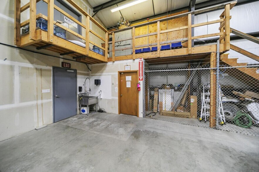 More Photos Of 128 Oyster Bay Ave, Bremerton Industrial For Lease