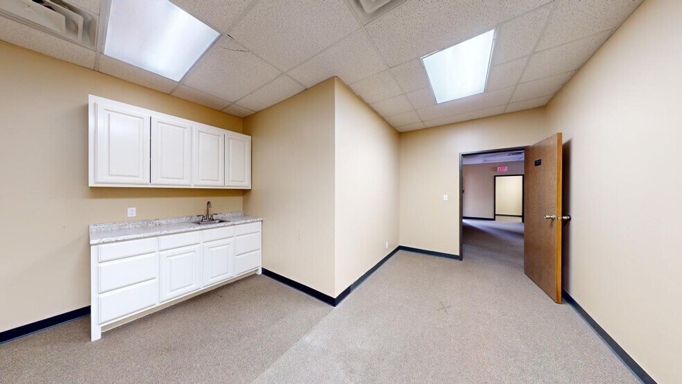 More Photos Of 8240 E 111th St, Bixby Light Distribution For Lease