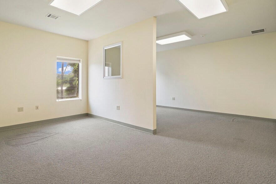 More Photos Of 1000 Coventry Dr, Phillipsburg Medical For Sale