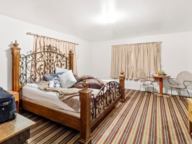 More Photos Of 905 W Spruce St, Rawlins Hotel For Sale