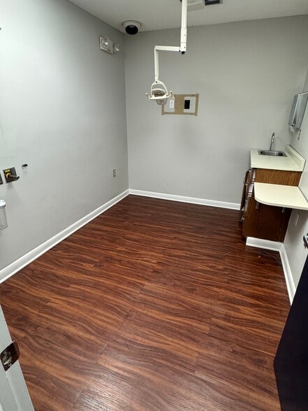 More Photos Of 2320 Cosgrove Ave, North Charleston Office Residential For Sale