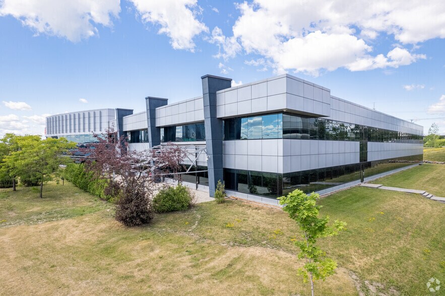 More Photos Of 1555 Rue Carrie-Derick, Montréal Office For Lease