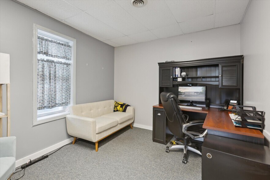 More Photos Of 1000 N Johnson St, Bay City Medical For Sale