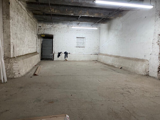 Primary Photo Of 425 Devoe Ave, Bronx Warehouse For Sale