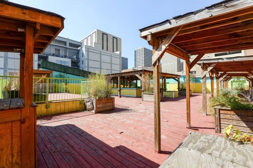 More Photos Of 316-318 Guilford Ave, Baltimore Bar For Sale