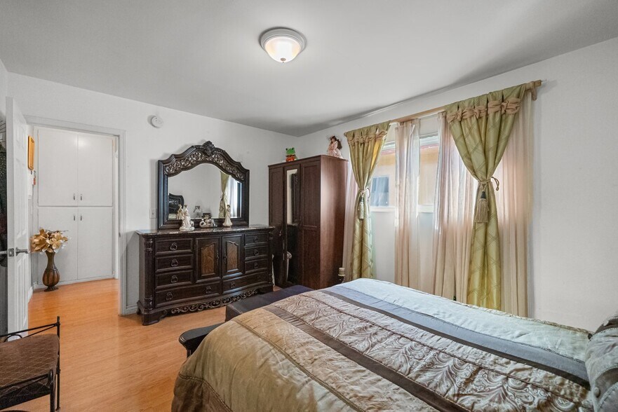 More Photos Of 6661 Wilkinson Ave, North Hollywood Apartments For Sale