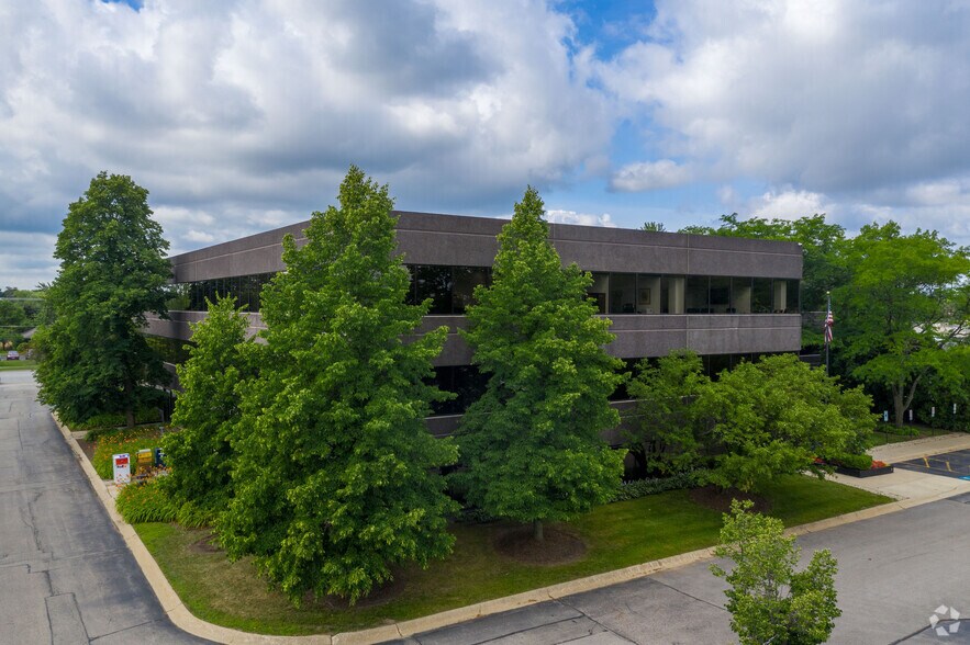 More Photos Of 3400 Dundee Rd, Northbrook Office For Lease