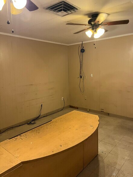 More Photos Of 30 Bridge Ct, Sumter Flex For Lease
