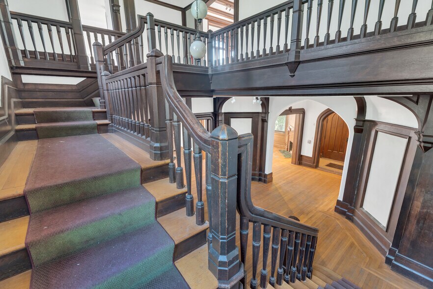 More Photos Of 51 Trumbull St, New Haven Office For Sale