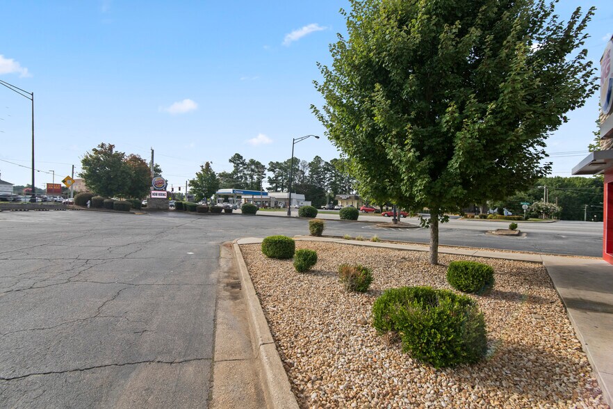 More Photos Of 2357 Main St East, Snellville Fast Food For Sale