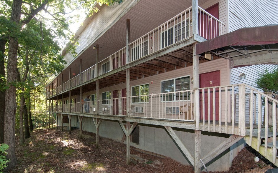 More Photos Of 3043 E Van Buren, Eureka Springs Hotel For Sale