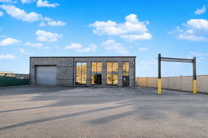 Primary Photo Of 436 Spencer St, Staten Island Warehouse For Lease