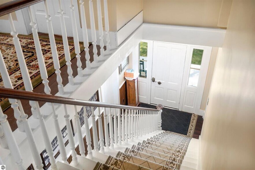 More Photos Of 18599 Mission Rd, Traverse City Hotel For Sale
