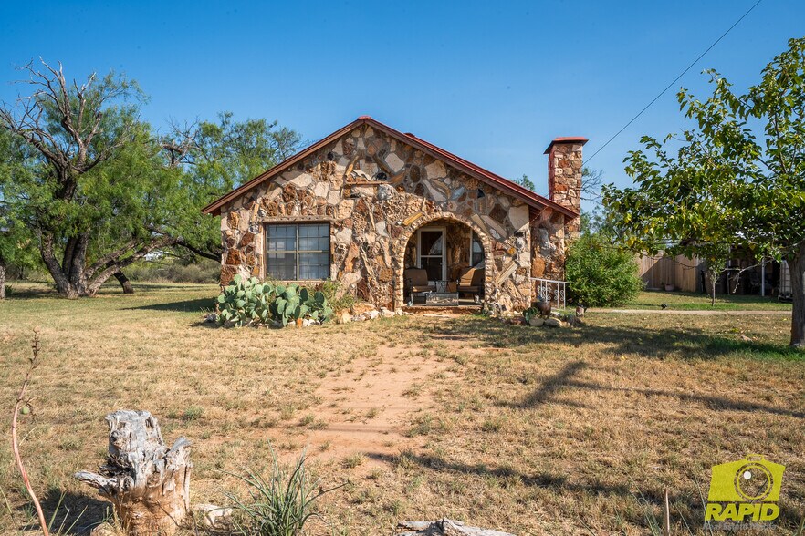 More Photos Of 425 Highland Park, Robert Lee Flex For Sale