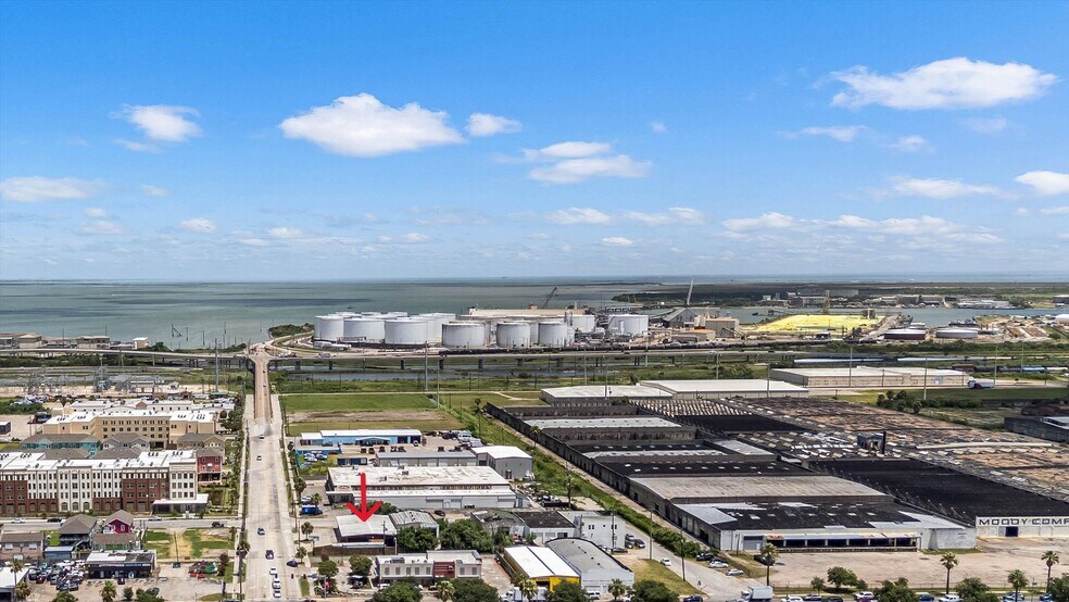 Primary Photo Of 902 51st St, Galveston Light Manufacturing For Sale