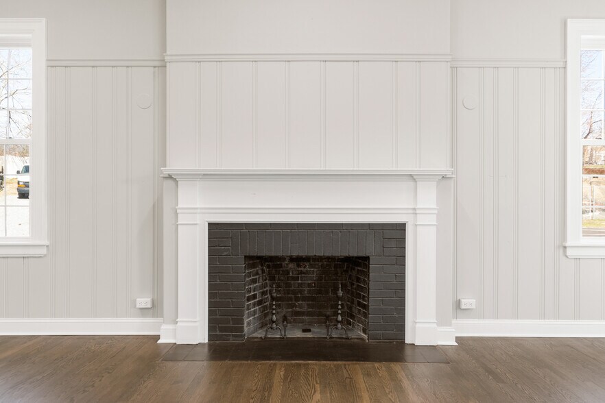 More Photos Of 44 4th St NW, Pulaski Office For Sale