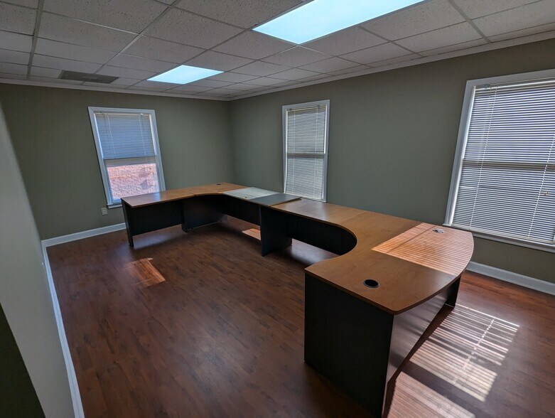 More Photos Of 2440 Sandy Plains Rd, Marietta Office For Sale