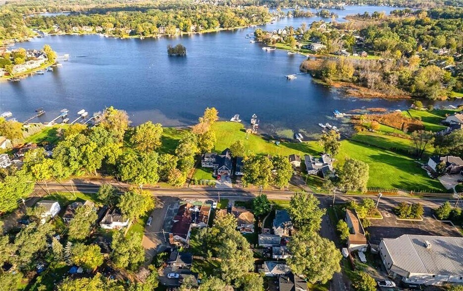 More Photos Of 1209 W Oakley Park Rd, Wolverine Lake Apartments For Sale