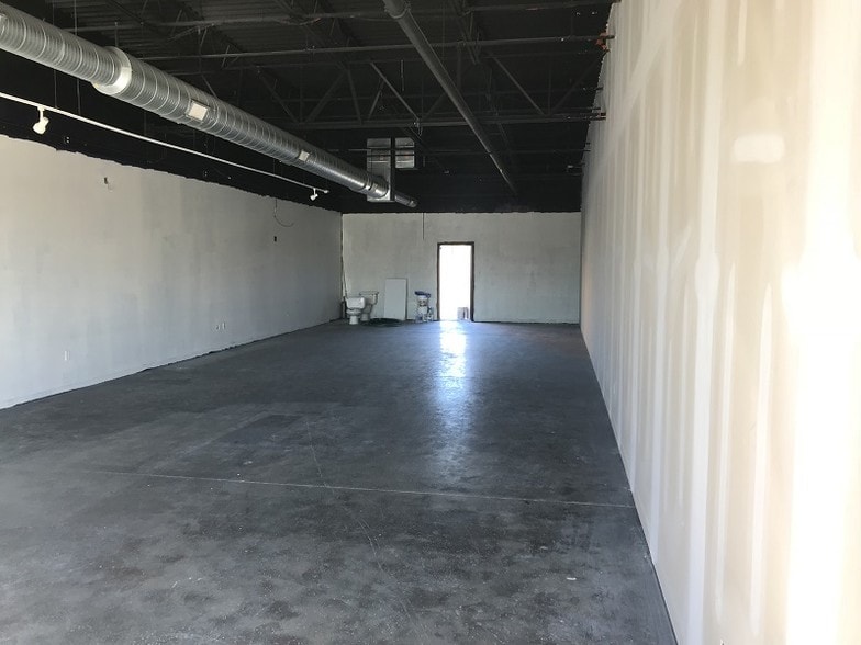 More Photos Of 2962 S Rutherford Blvd, Murfreesboro General Retail For Lease