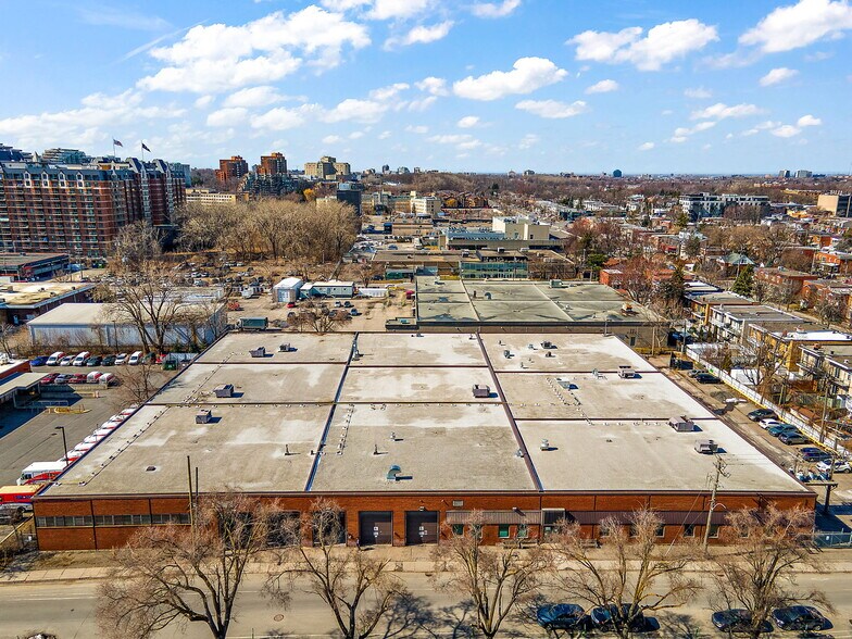 More Photos Of 5655 Rue de Marseille, Montréal Light Distribution For Lease