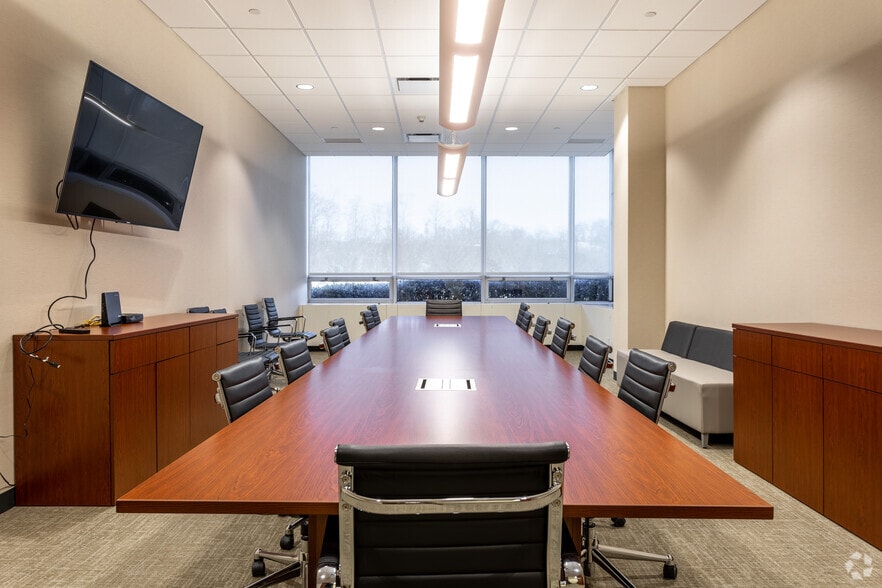 More Photos Of 925 Westchester Ave, White Plains Office For Lease