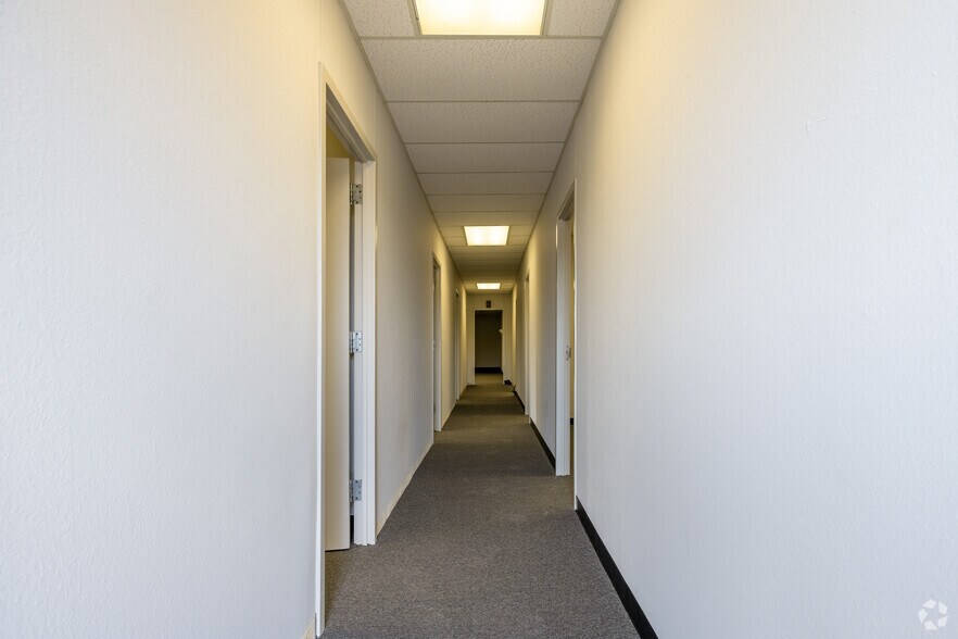 More Photos Of 605 E Yukon Rd, Odessa Warehouse For Lease
